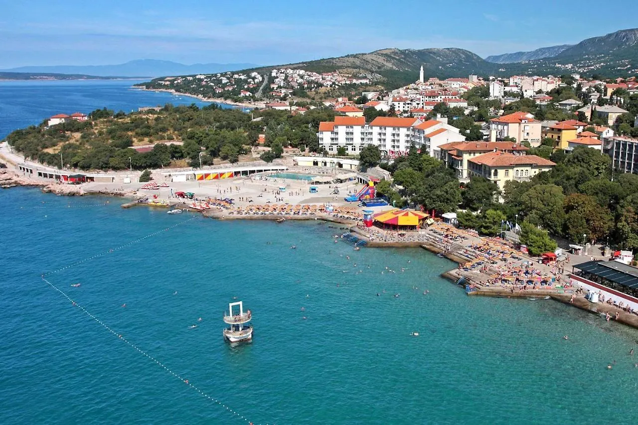 Apartments With A Parking Space Novi Vinodolski - 15823 Croácia