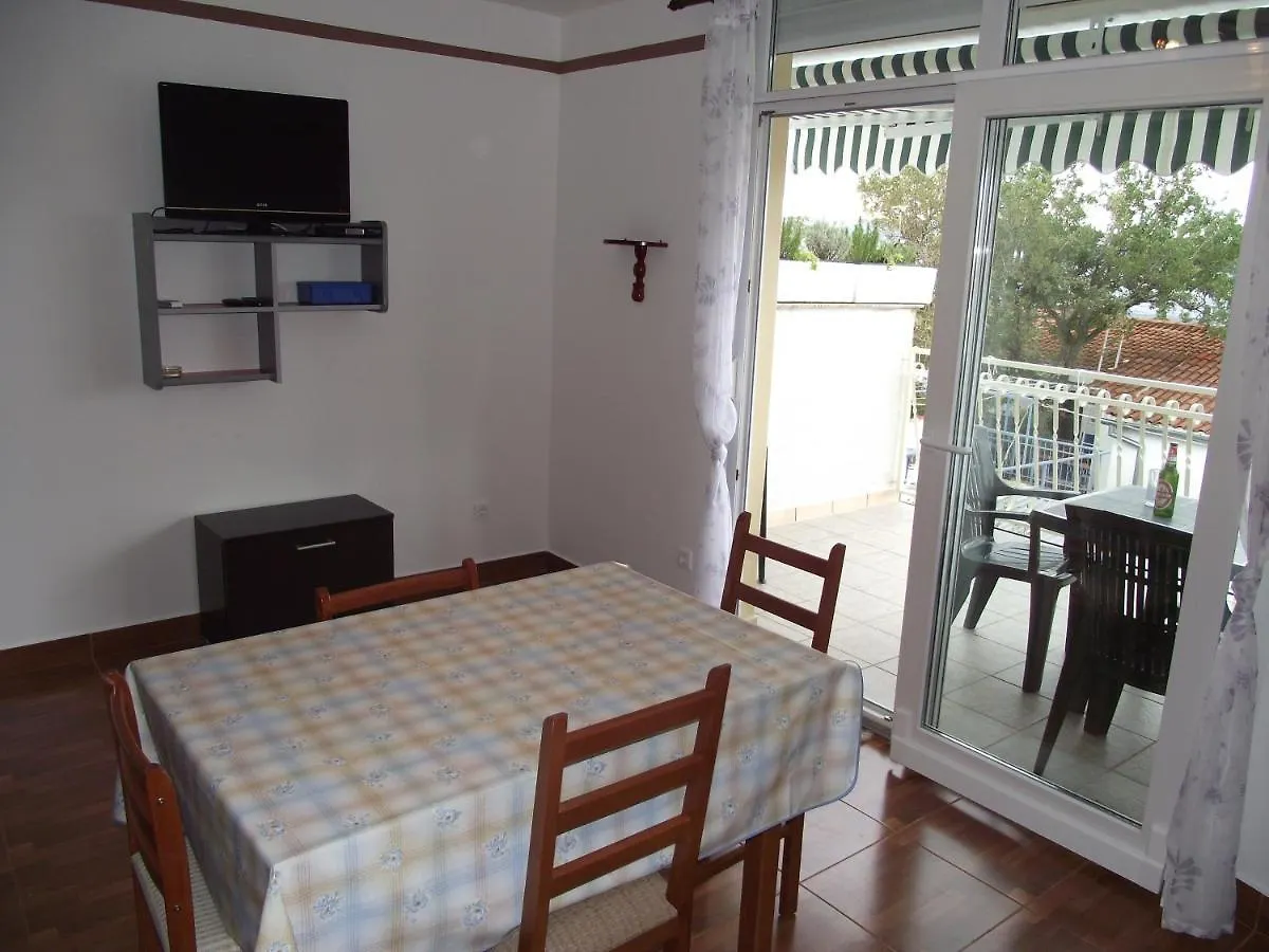 Apartments With A Parking Space Novi Vinodolski - 15823 Croácia